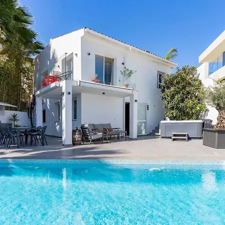 Modern With Private Pool *